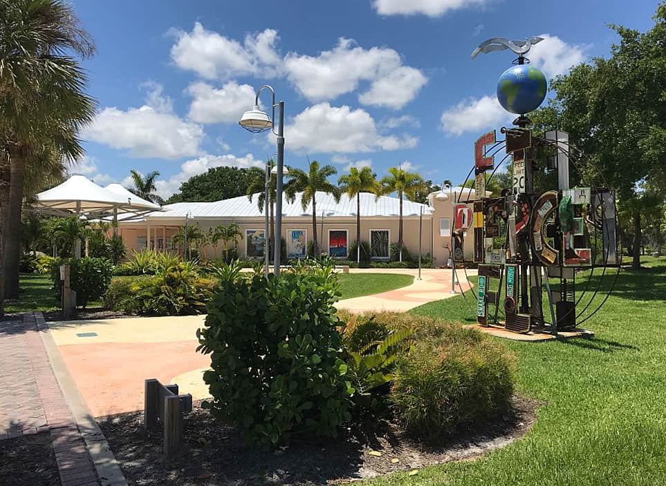 Descalzo en la isla Hutchinson: algunas de las mejores playas de Florida
